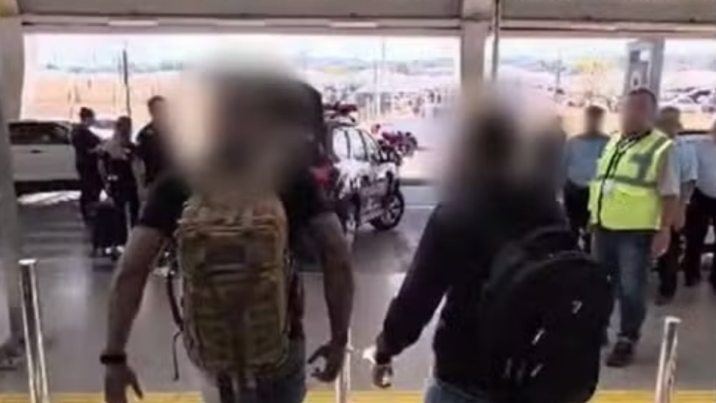 Dupla é flagrada com anabolizantes e documentos falsos no aeroporto de Goiânia
