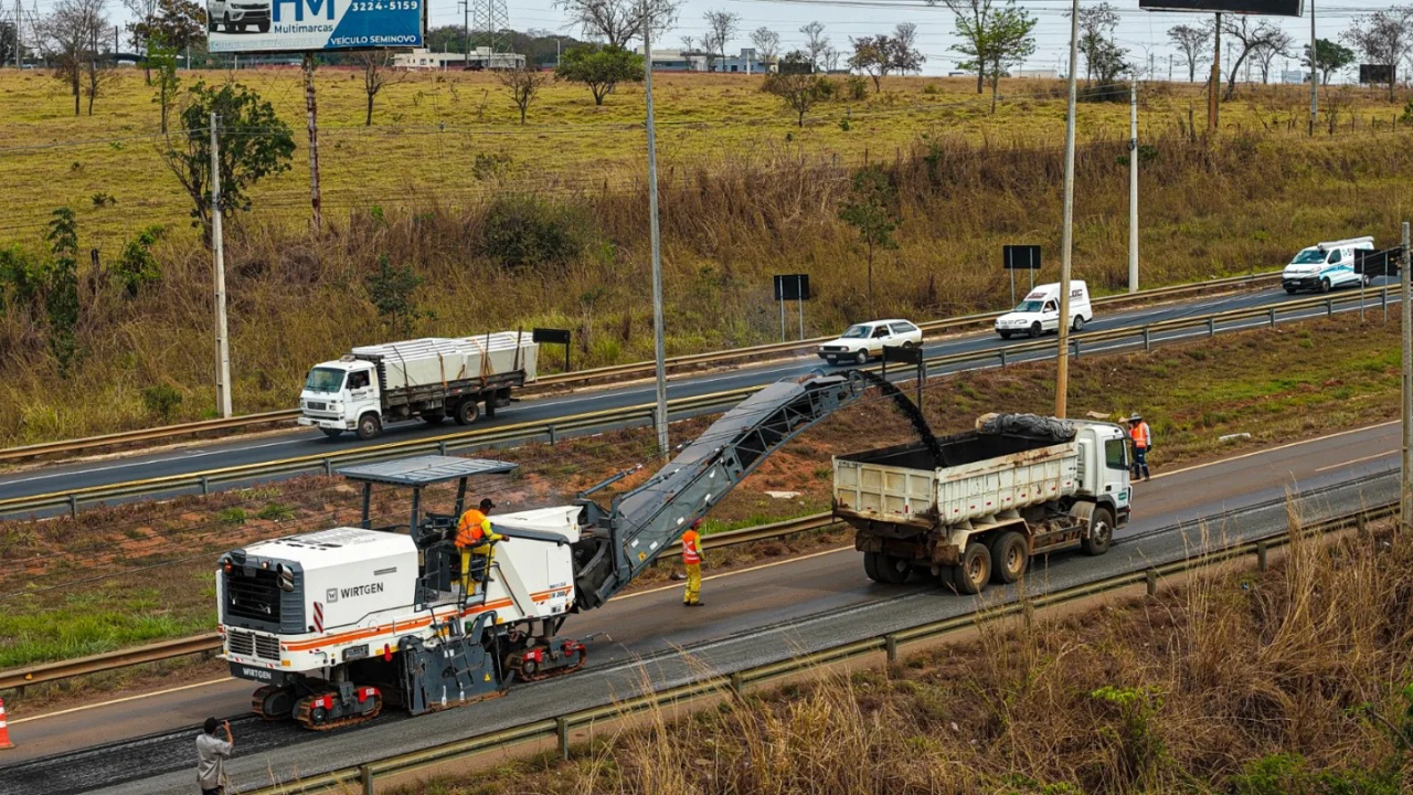 Goinfra inicia nova etapa de obras na GO-020 e trânsito opera em pista simples