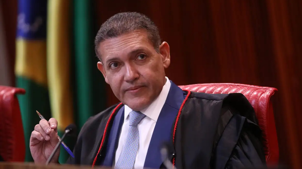 Celular de Vorcaro tem mensagens que citam filho de ministro do STF e R$ 500 mil