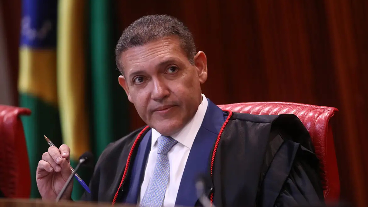 Celular de Vorcaro tem mensagens que citam filho de ministro do STF e R$ 500 mil