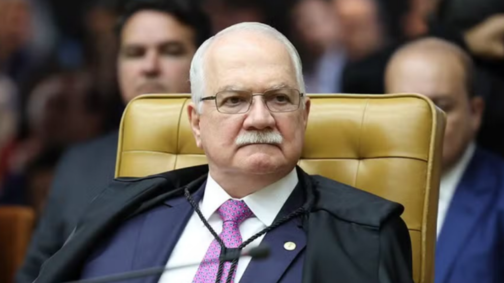 Fachin reforça limites do cargo de ministro e anuncia providências após indícios que envolvem Moraes