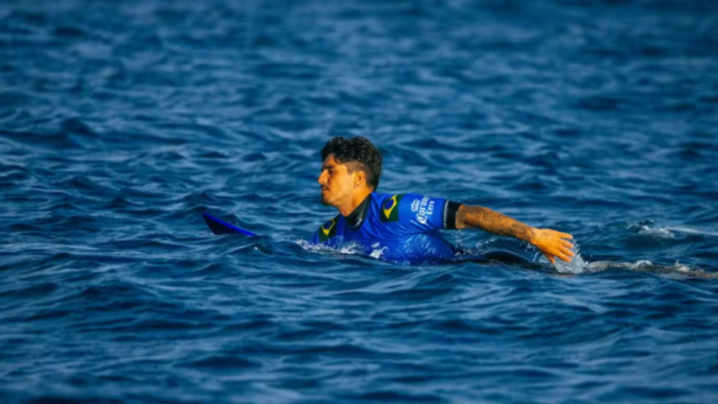 Vídeo: Gabriel Medina brilha com nota 10 em tubo perfeito, mas termina etapa de Fiji em segundo lugar