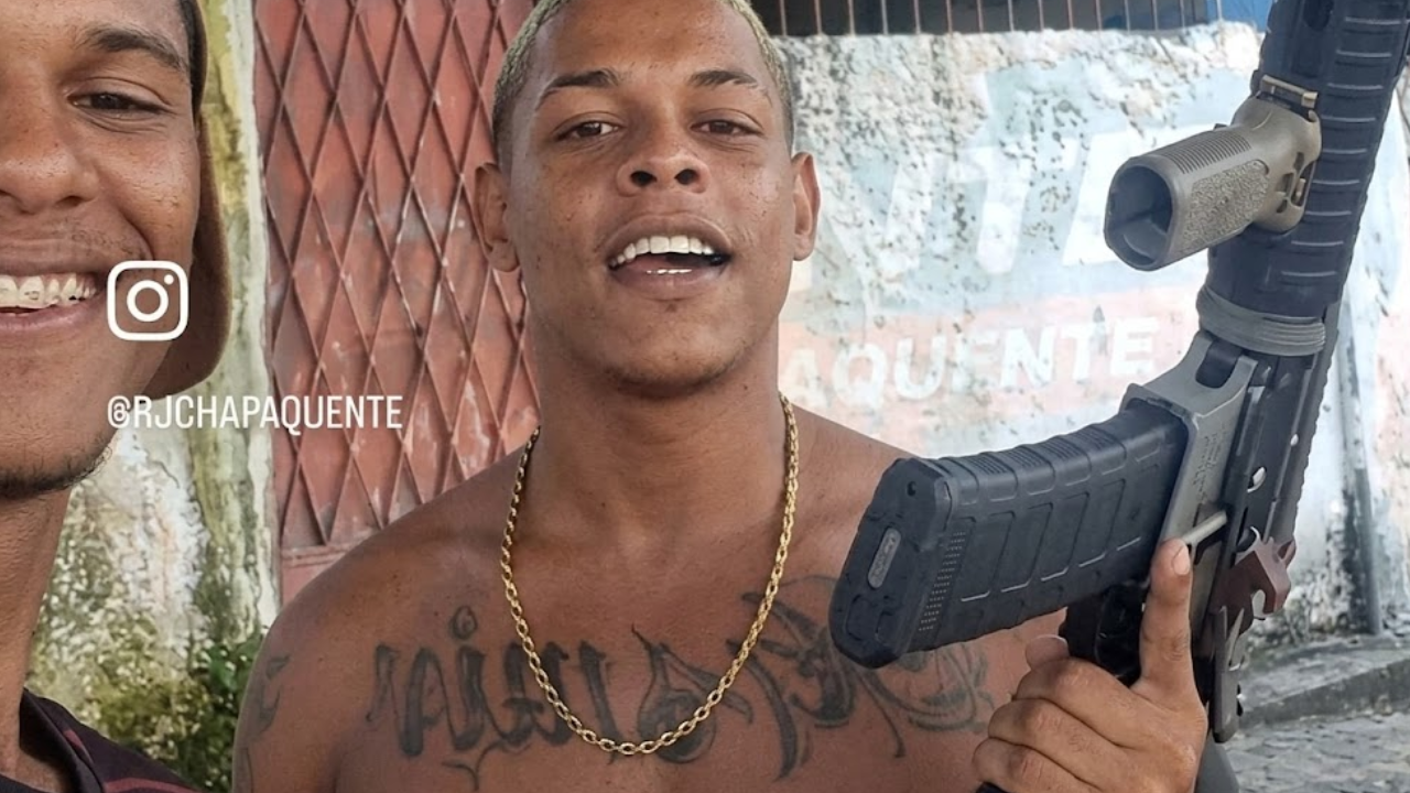 Vídeo: Criminoso apontado como integrante do Comando Vermelho retorna ao Campinho e Fubá após prisão