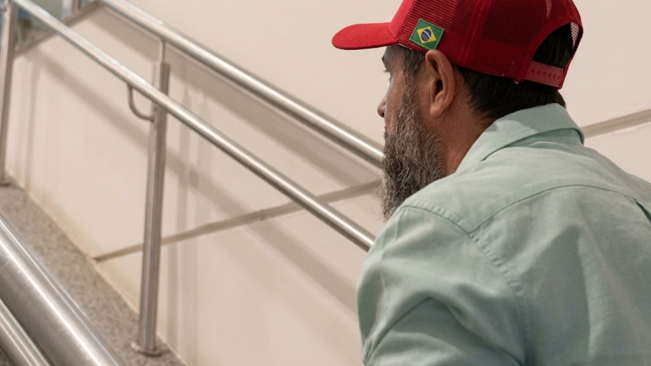 Vídeo: Fabiano Trompetista leva canto para Lula a shopping de Brasília e reforça candidatura pelo PT