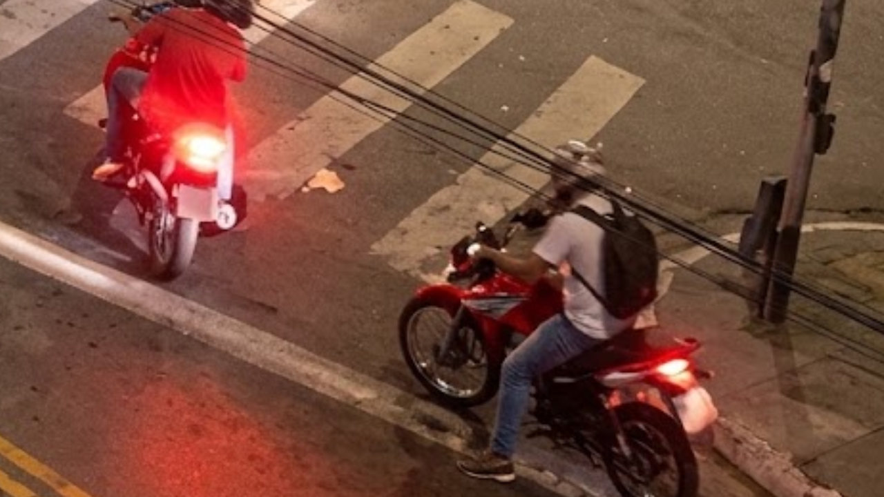 Vídeo: Trabalhador perde moto em assalto e clama por ajuda