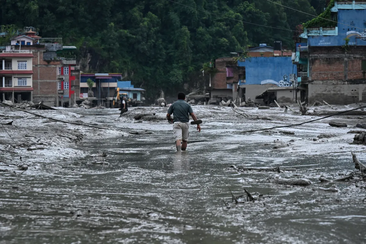 Nepal ainda tem áreas isoladas após enchentes; ONU alerta para crise humanitária