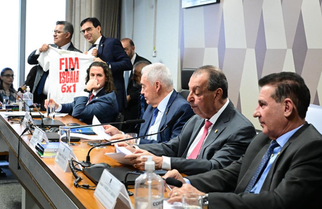 CCJ do Senado aprova PEC que acaba com escala 6x1
