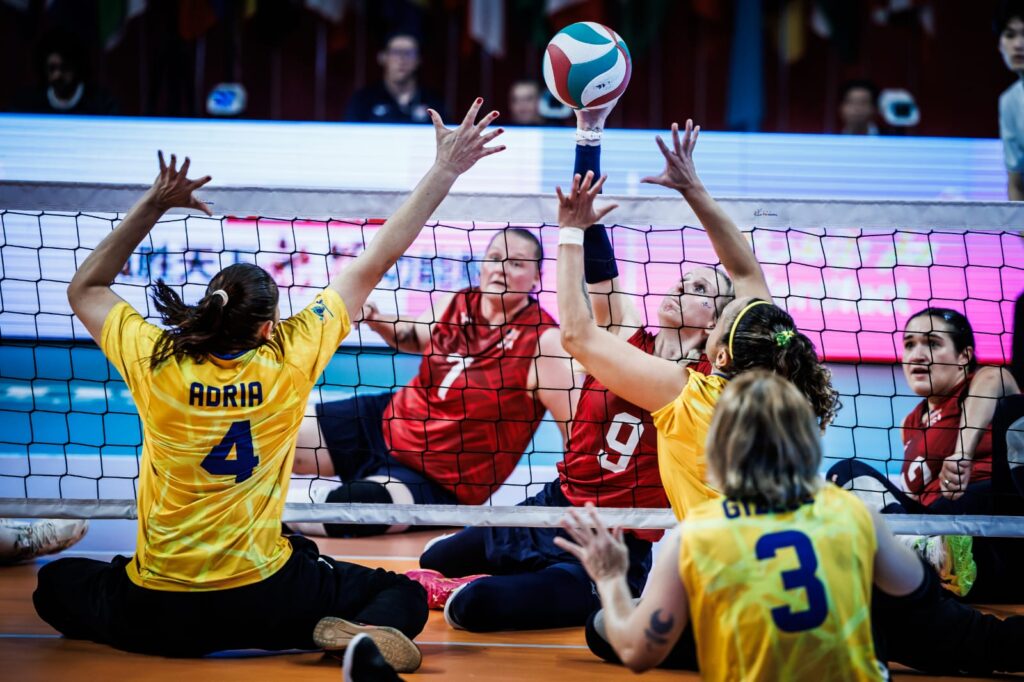 Vôlei sentado leva esporte paralímpico ao Parque Jardim Botânico em Goiânia