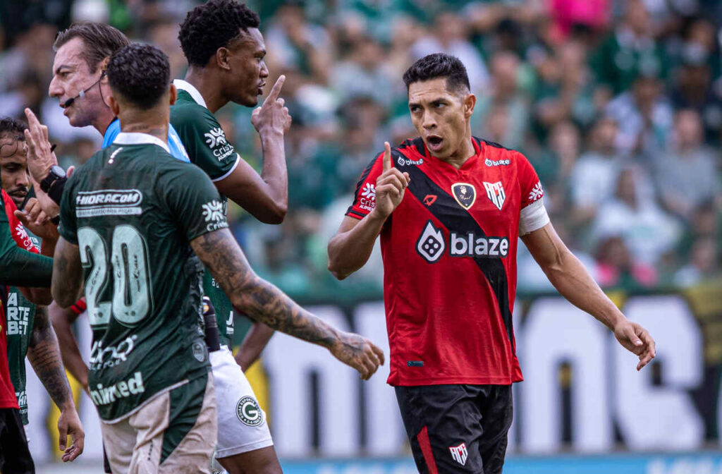Revolta da torcida do Goiás cresce antes de clássico com Atlético-GO