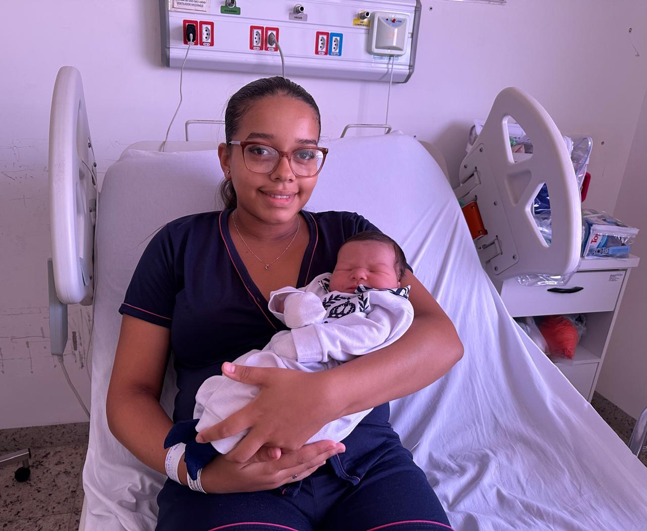 Mãe conta como foi o atendimento na Maternidade Célia Câmara