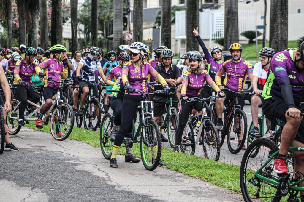 Pessoas com deficiência visual participam de mais um passeio ciclístico