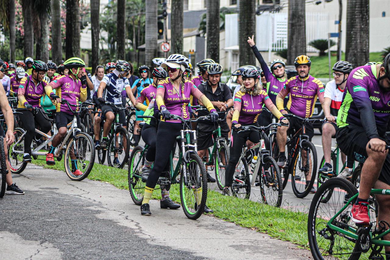 Pessoas com deficiência visual participam de mais um passeio ciclístico