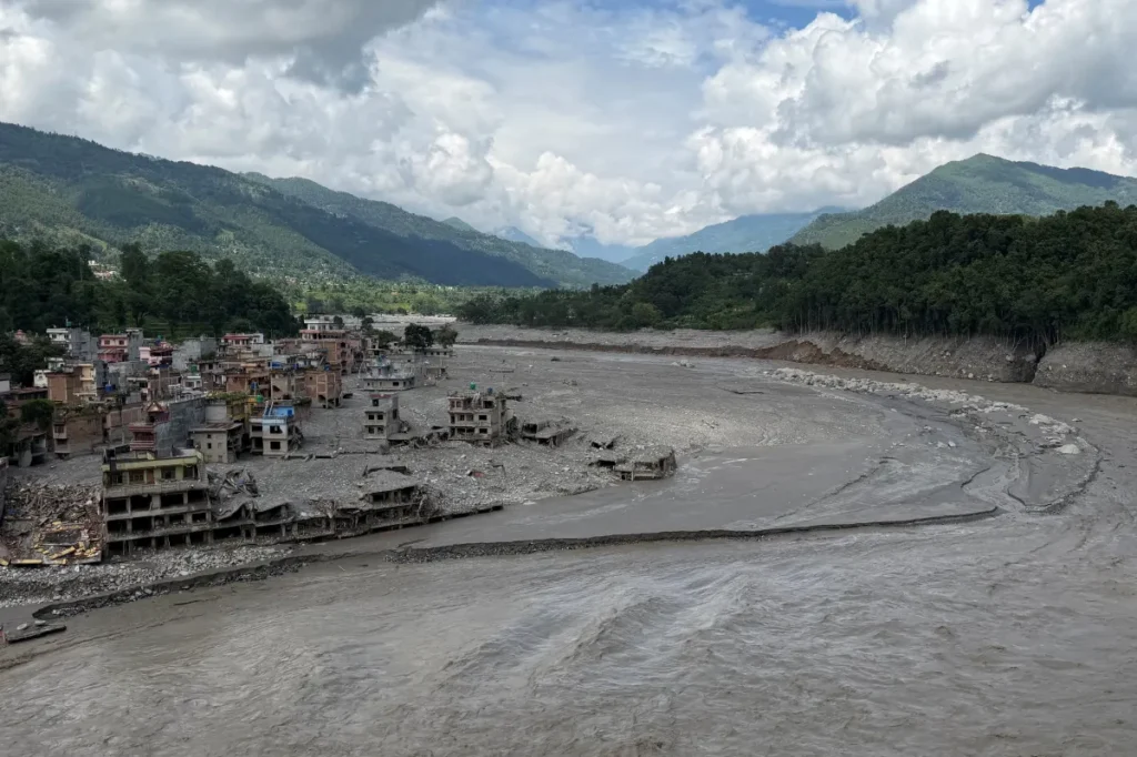 China oferece ajuda ao Nepal após tragédia e envia especialistas em DNA e equipamentos