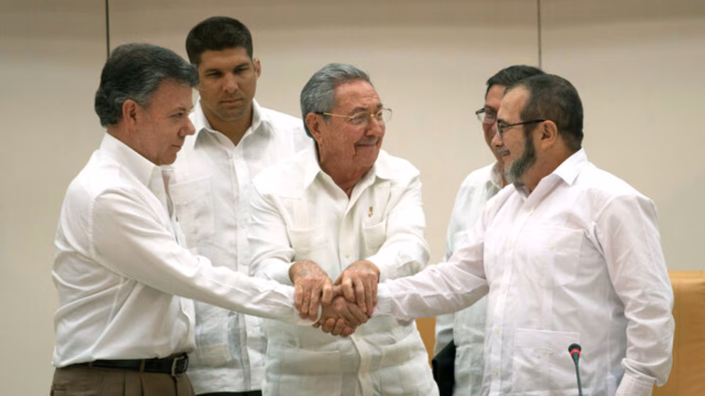 Acordo de paz da Colômbia faz 10 anos sob violência