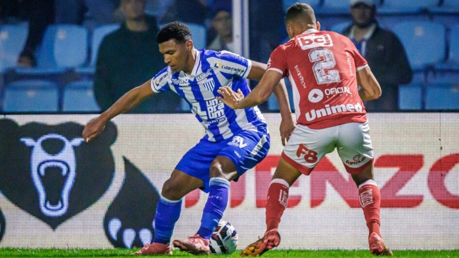 Vila Nova visita Avaí de olho na liderança e com mudanças para manter pressão pelo acesso
