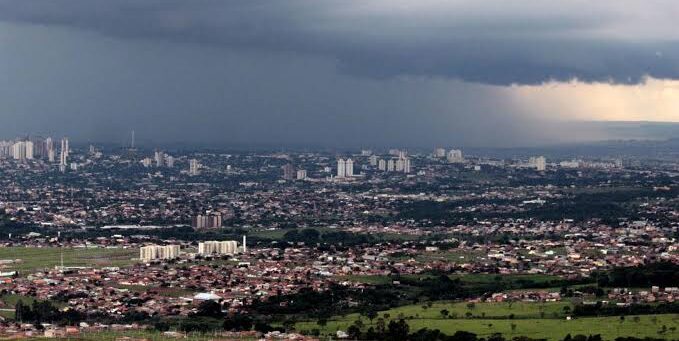 Frente fria avança e traz risco de tempestades e ventos fortes para Goiás