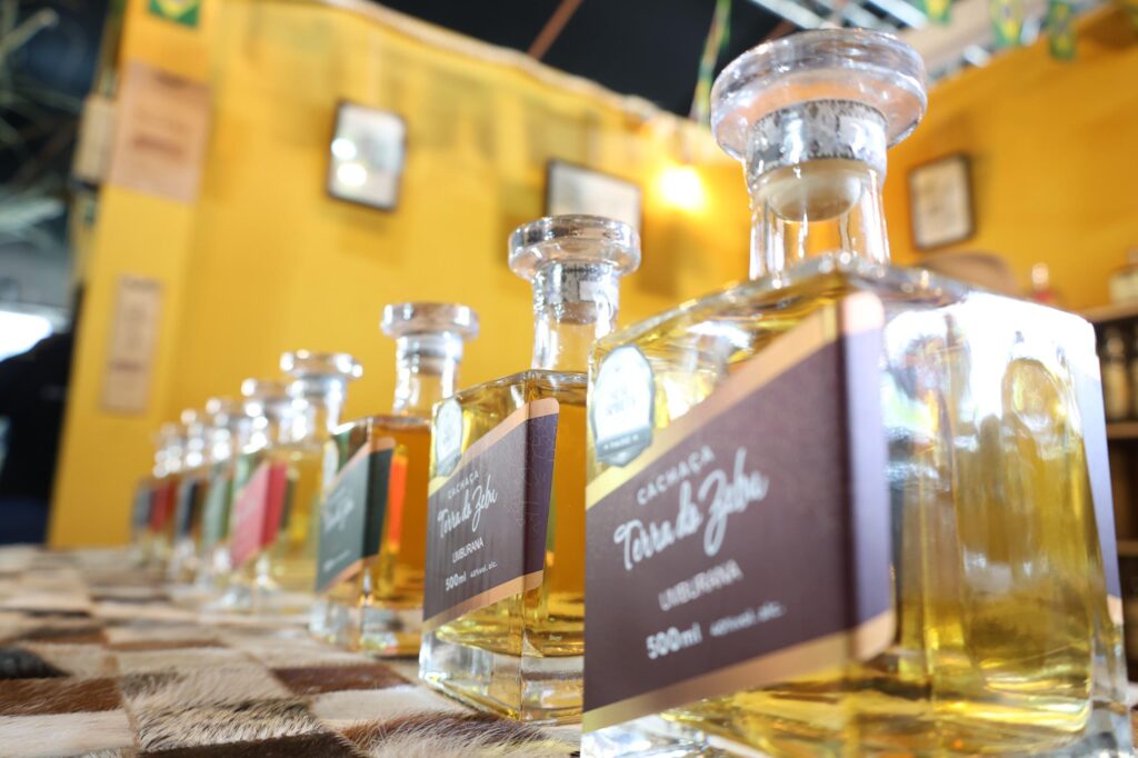 Festival da Cachaça de Goiás estreia em Goiânia com mais de 400 rótulos e produtores de todo o Brasil