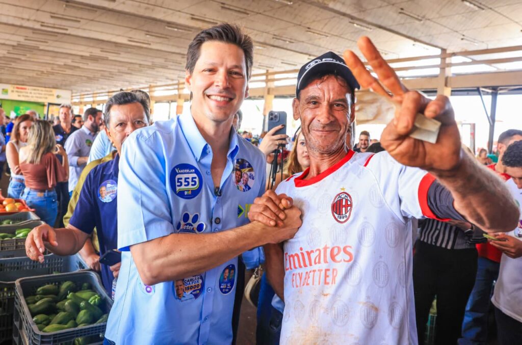 Na Ceasa, Daniel Vilela mostra força junto a produtores e comerciantes
