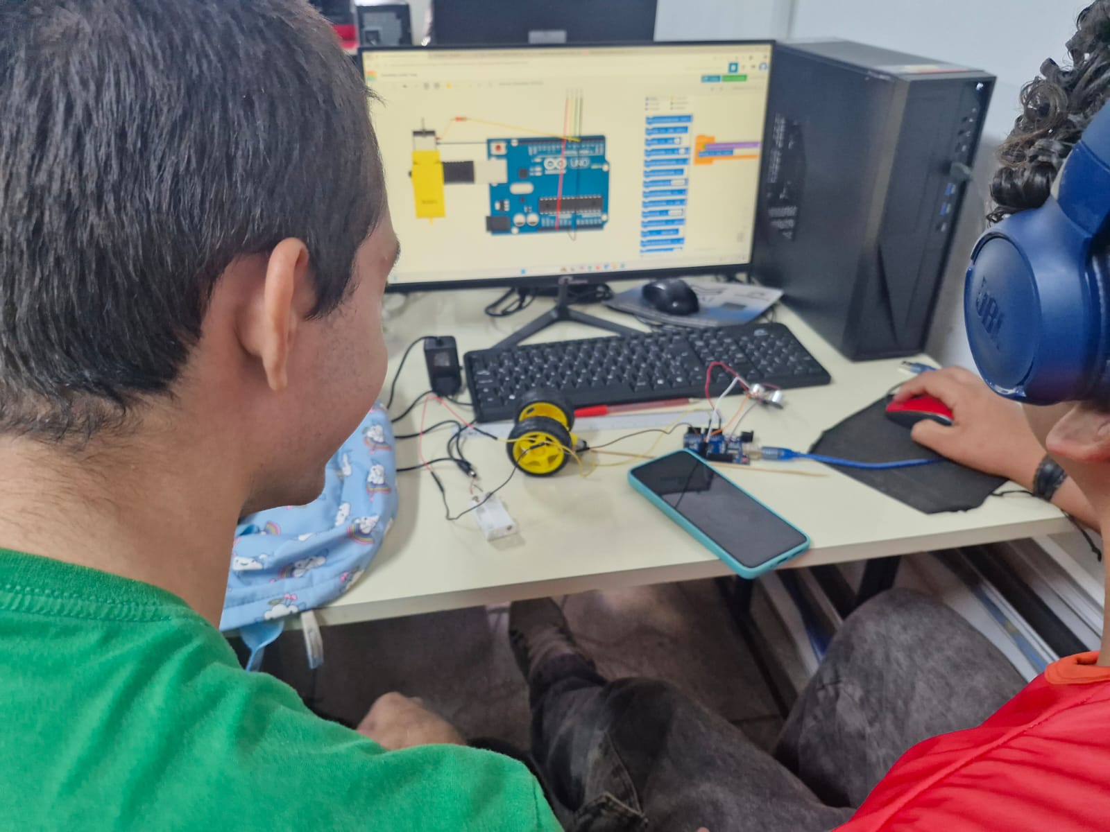 Governo de Goiás abre mais de 900 vagas gratuitas para cursos de robótica e tecnologia