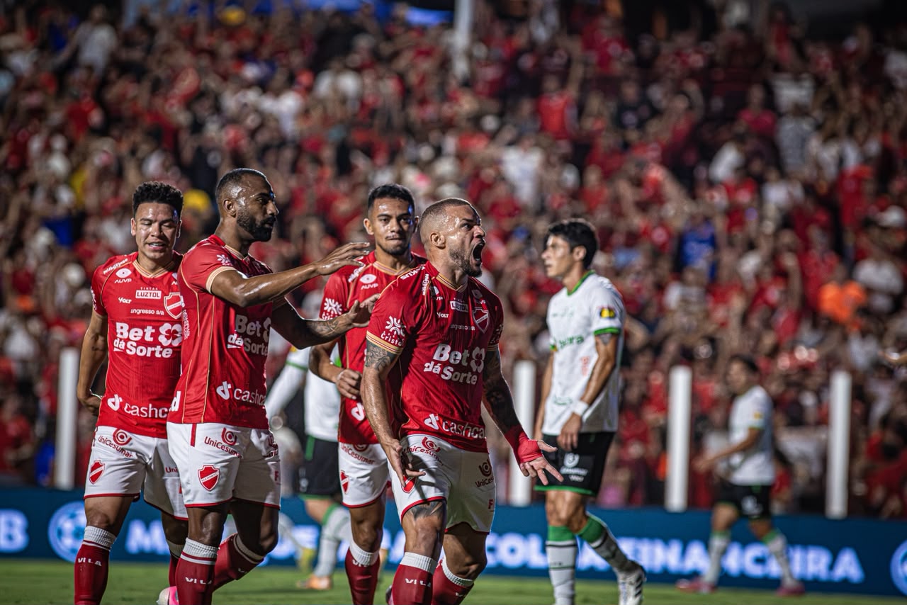 André Luís decide, Vila Nova bate América-MG e retorna ao G-2 da Série B