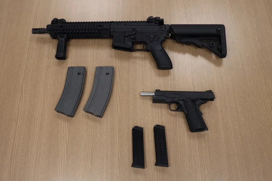 Moraes manda Exército destruir as sete armas de Bolsonaro
