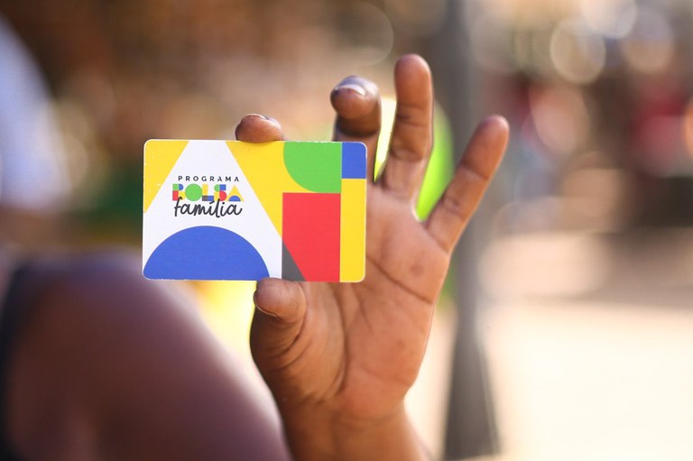 Redução de R$ 11,5 bilhões na Previdência abre espaço para reajuste do Bolsa Família