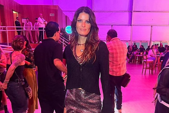 Isabeli Fontana relembra crise financeira no auge da carreira