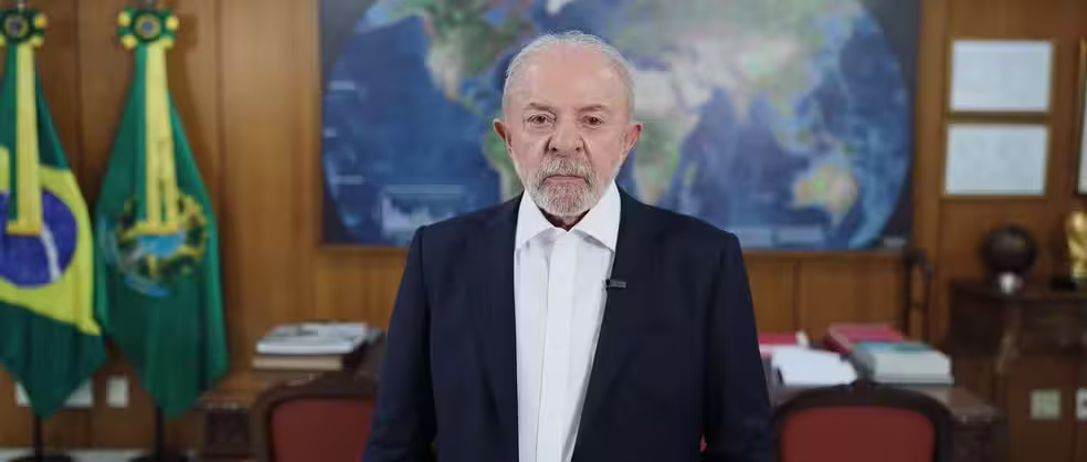 Lula tenta se afastar da crise no STF enquanto disputa contra Flávio se acirra