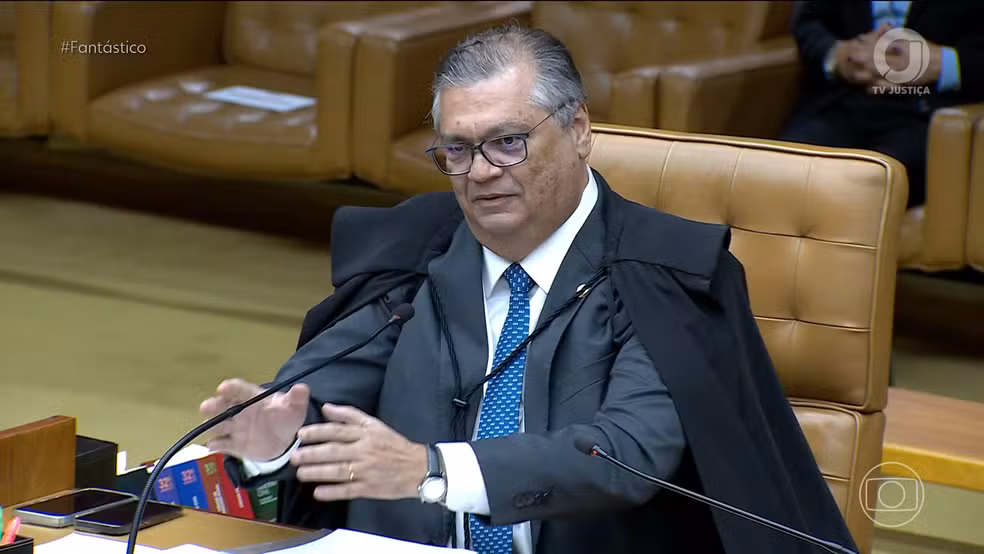 Dino retira sigilo de investigação da PF sobre filme de Bolsonaro