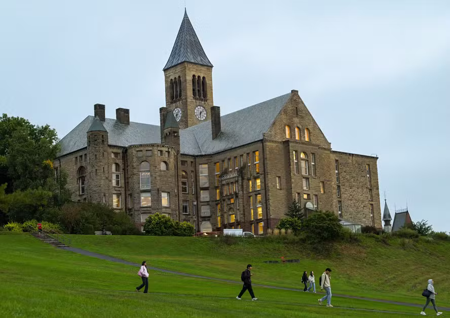 Estudante acusa sete colegas de estupro em Cornell