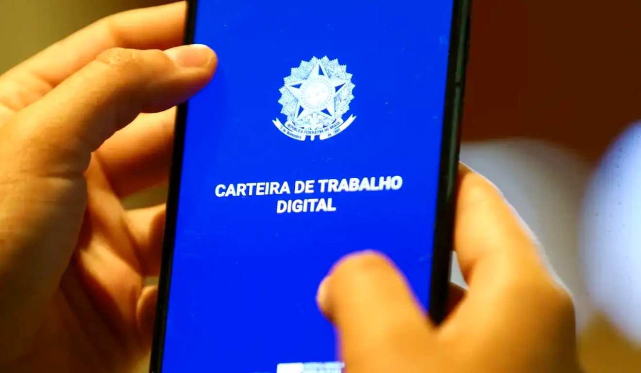 Desemprego cai a 5,3%, menor nível para agosto desde 2012
