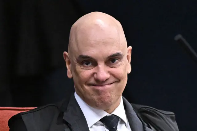 Moraes cancela pronunciamento após Fachin retirar dele relatoria do inquérito das fake news