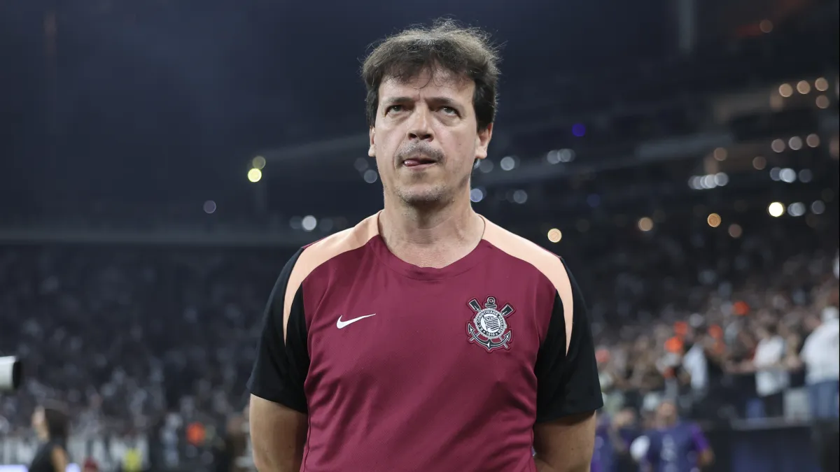 Libertadores vira trunfo de Diniz em meio à crise do Corinthians no Brasileiro