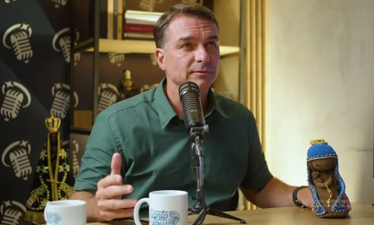 Após polêmica, Flávio Bolsonaro agradece à CNBB e participa de podcast católico