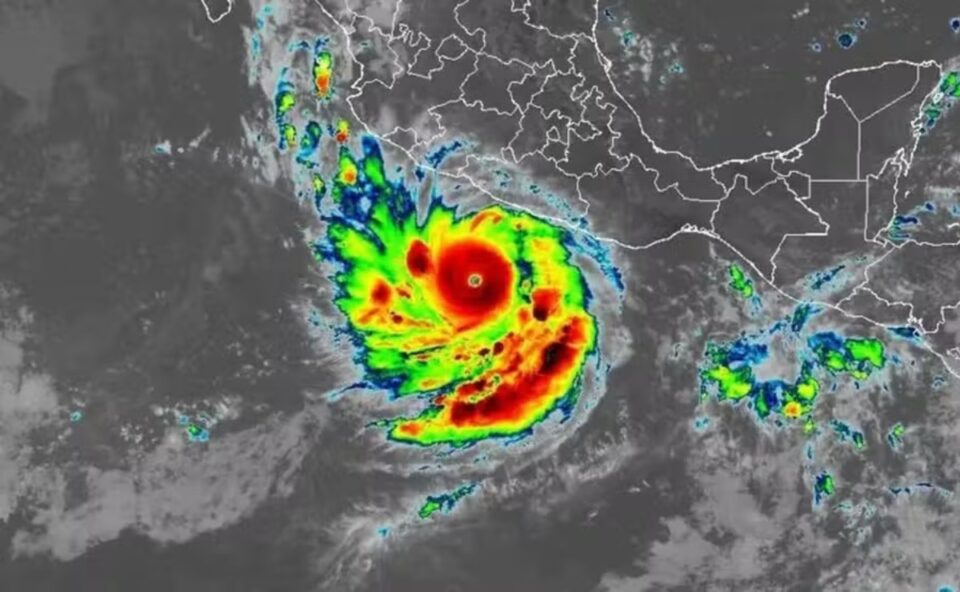 Furacão Polo perde força, mas mantém alerta para a costa do México nesta segunda
