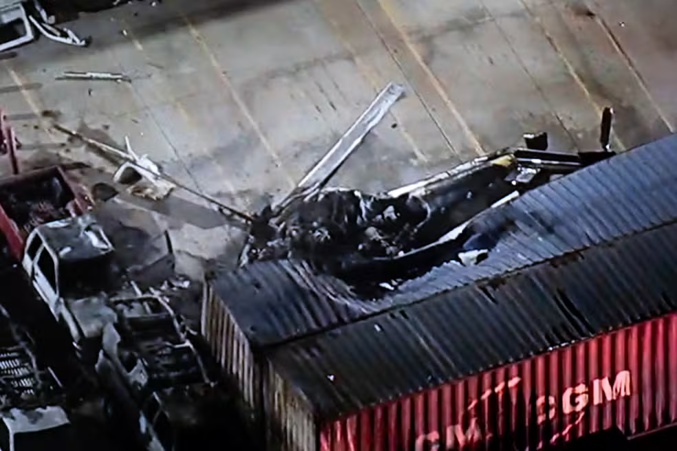 Helicóptero de emissora cai durante cobertura de acidente em Los Angeles e deixa três mortos