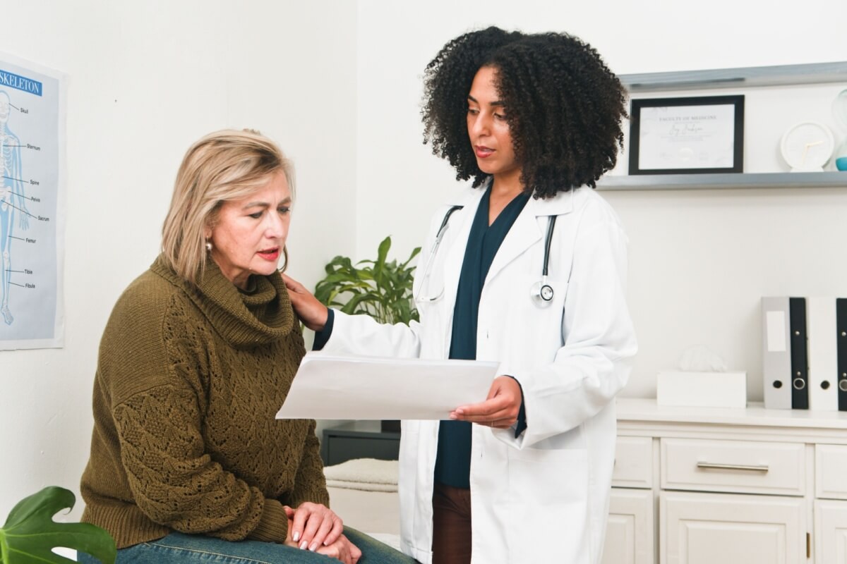 Estudo liga menopausa precoce a alterações e declínio cognitivo