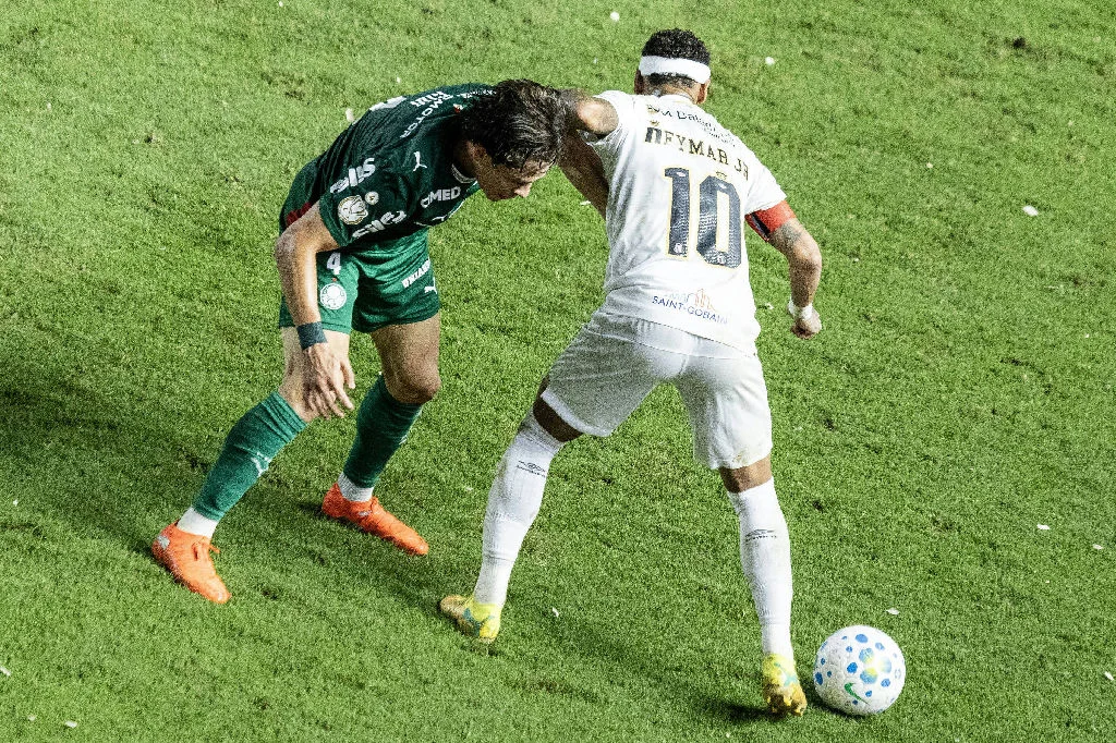 Neymar ficará oito semanas sem jogar após lesão muscular na coxa