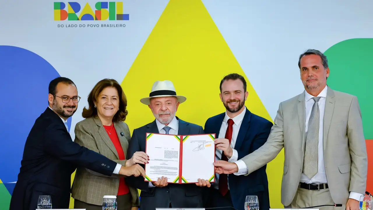 Governo lança Desenrola 3.0 para comprar até R$ 150 bilhões em dívidas de famílias