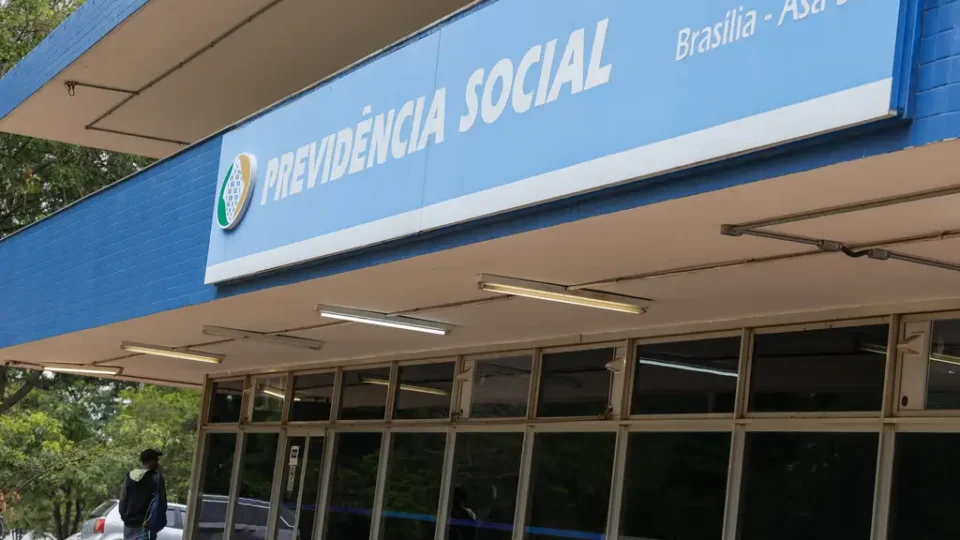 INSS moderniza Central 135 com contrato de R$ 121 milhões