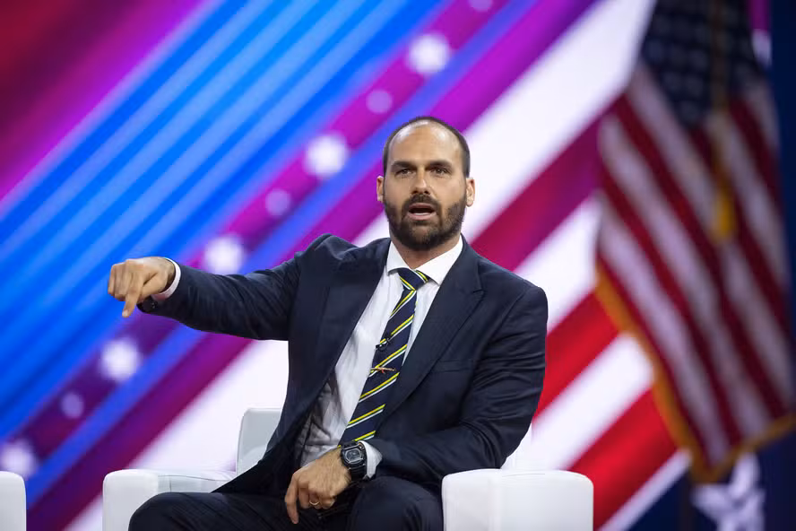 Eduardo Bolsonaro promete “faxina” no Itamaraty se Flávio vencer