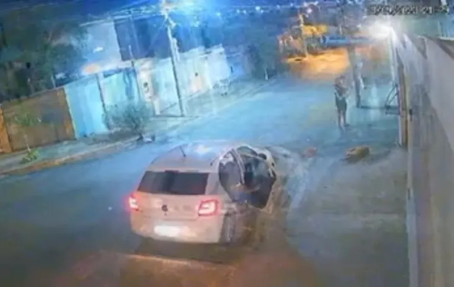 Pai com filha no colo atira contra pitbull que avançou em Cuiabá; animal morreu e ninguém ficou ferido