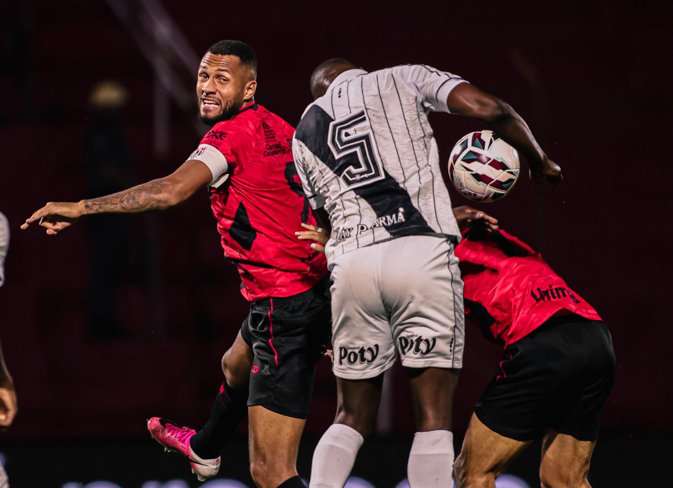 Atlético-GO arranca empate no fim contra lanterna e desperdiça chance de se firmar no G6 da Série B