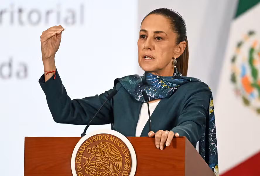 Presidenta do Mérxico evita falar de Lula e Flávio, mas critica avanço da direita na América Latina