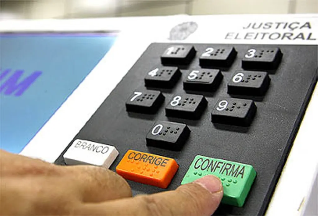 Votação é encerrada em todo o país e apuração começa a partir das 17h de Brasília