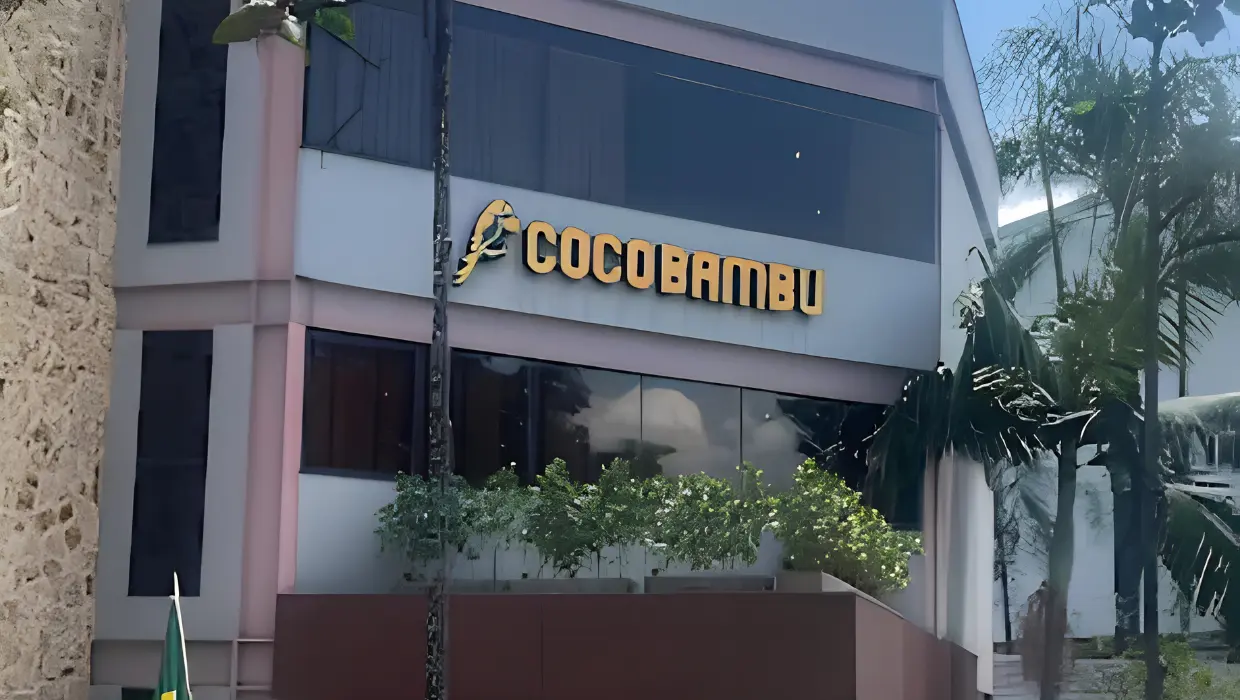Coco Bambu é condenado a pagar R$ 15 mil a garçom ofendido em Goiânia