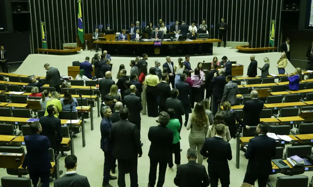 Emendas parlamentares crescem 54% e fortalecem congressistas