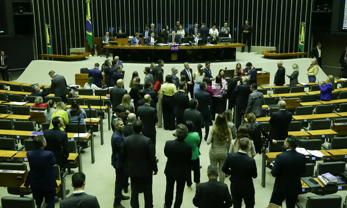 Emendas parlamentares crescem 54% e fortalecem congressistas