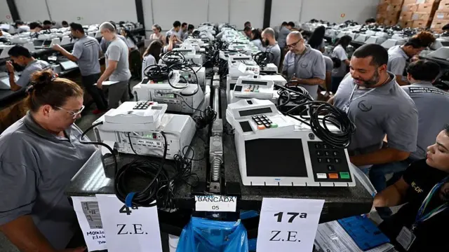 TSE registra substituição de 1.351 urnas eletrônicas até as 15h30