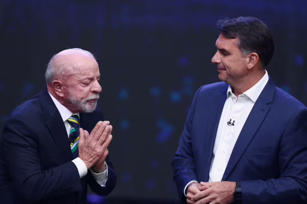Lula diz que quer votos de presidiários e provoca Flávio Bolsonaro